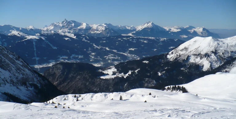 Massif des Aravis et des Bornes depuis la Tête de Bostan
